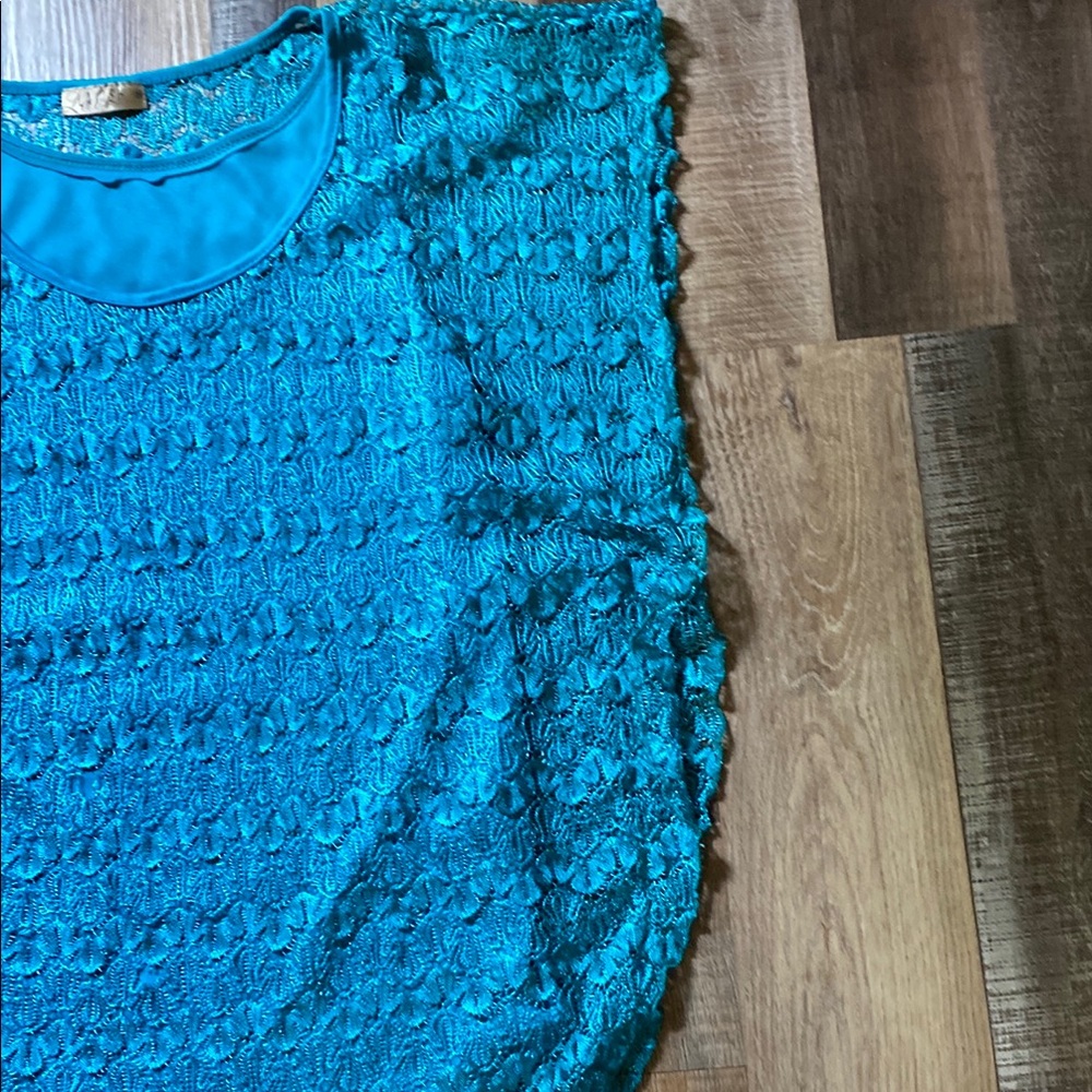 Lavish Blue Ruffled Sleeveless Blouse. This blouse teal color Vintage Y2K - Picture 4 of 7